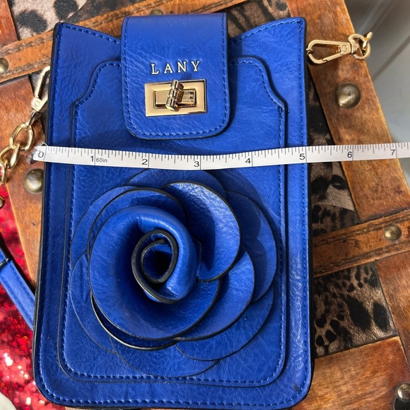 💙💙Blue Crossbody Bag with Rose Detail-EUC💙💙 - Picture 13 of 14